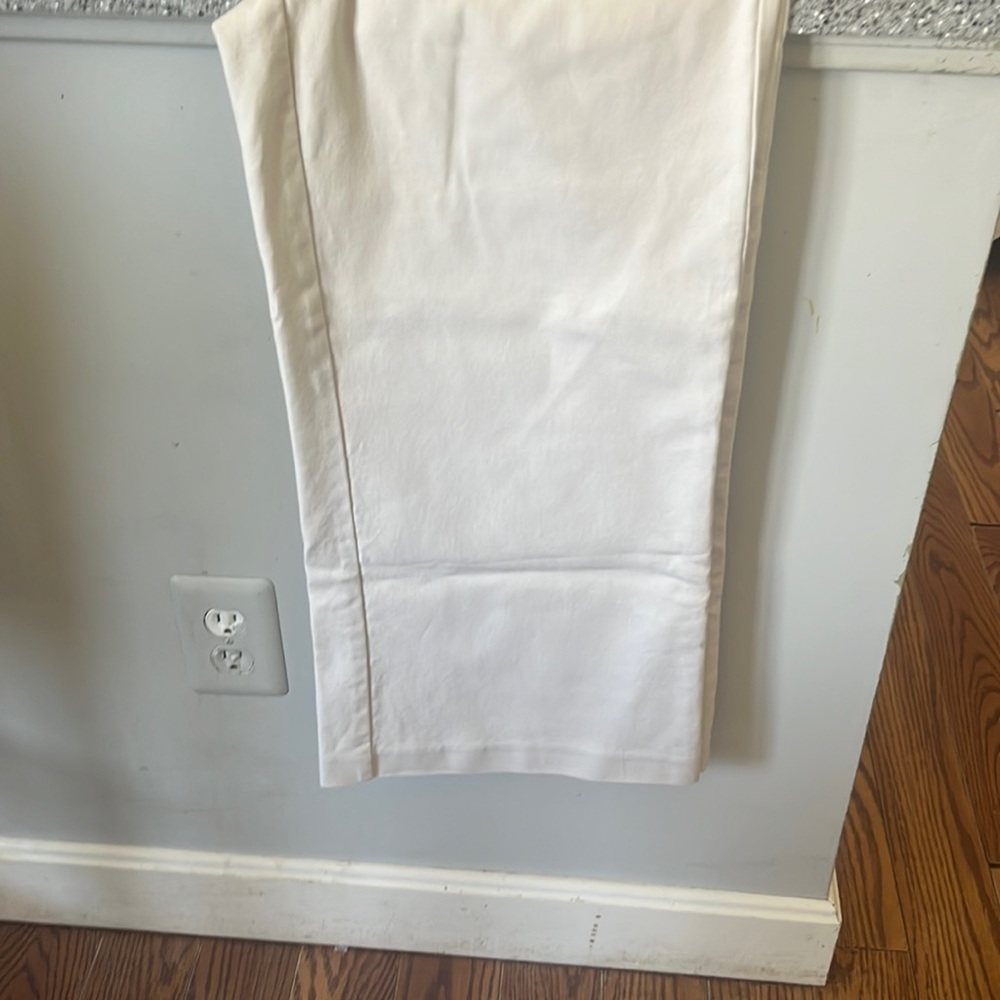 LOFT NWOT!  Size 4, Crop,  wide leg pant. Cotton/rayon/spandex blend.